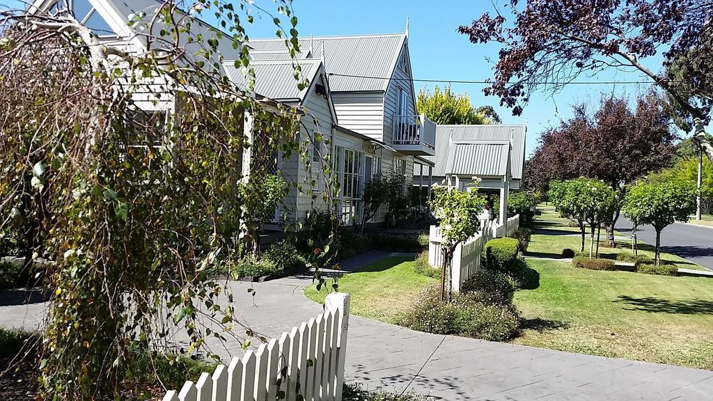 Creek Cottage Bed And Breakfast Traralgon Exterior foto